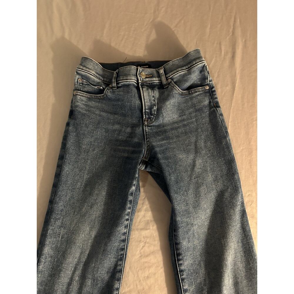 Express Women’s 70s Flare Jeans Size S2 Mid Rise Light Wash - Picture 2 of 7